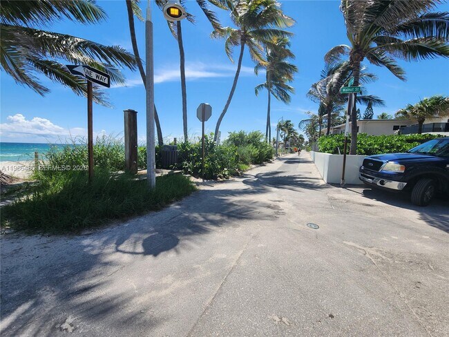 315 Walnut St in Hollywood, FL - Building Photo - Building Photo