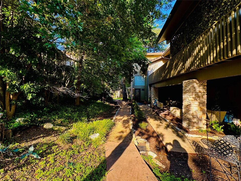 25 Stoney Creek Cove in Lakeway, TX - Building Photo