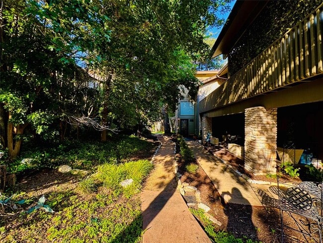 property at 25 Stoney Creek Cove