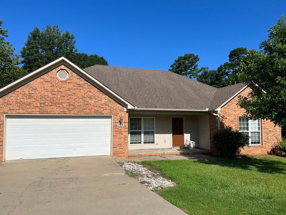 329 Autumn Dr in Benton, AR - Building Photo