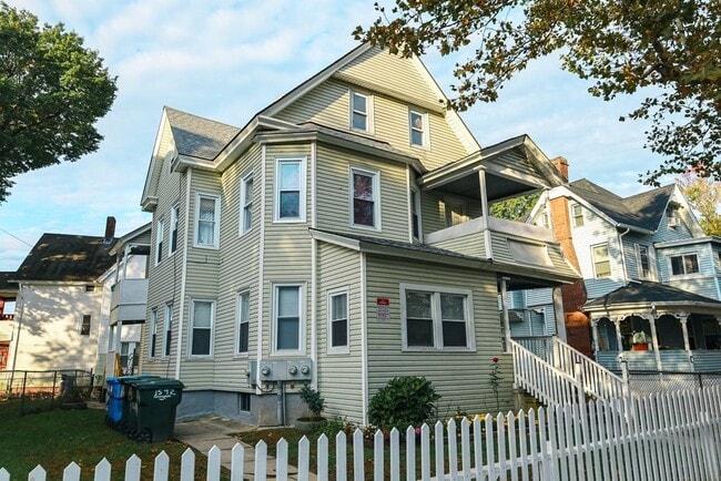 1594 Dwight St, Unit 2nd Floor