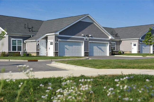 Heyday Oak Creek in Oak Creek, WI - Foto de edificio - Building Photo