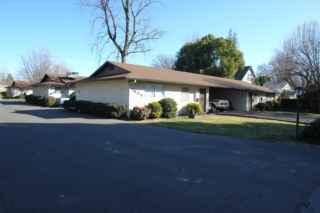 1604 Palm Ave in Chico, CA - Foto de edificio