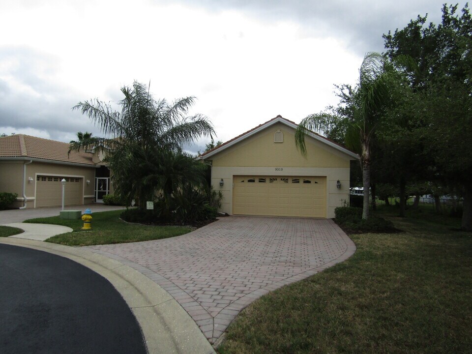 9019 Eagle Bay Ct in North Port, FL - Building Photo