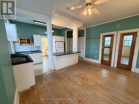 1 Simcoe St in Penetanguishene, ON - Building Photo