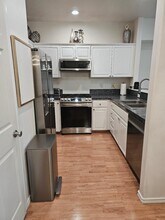 16189 SW Holland Ln in Sherwood, OR - Foto de edificio - Building Photo