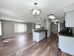 24 Ronan Ct in Lake In The Hills, IL - Building Photo - Building Photo