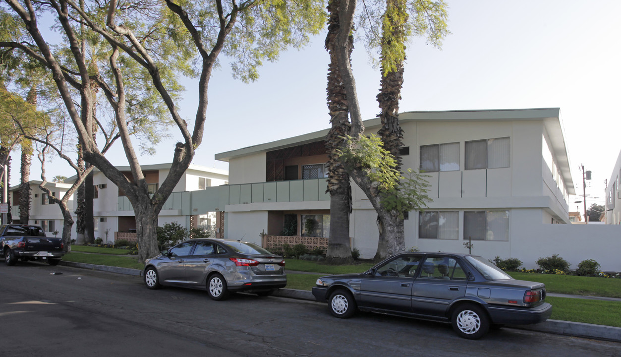 1400-1406 S Citrus Ave in Fullerton, CA - Building Photo