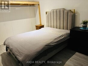 74 Church St S in Richmond Hill, ON - Building Photo - Building Photo