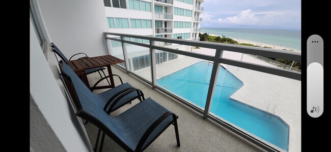 7135 Collins Ave, Unit 514 in Miami, FL - Building Photo - Building Photo