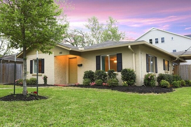 802 E 28th St, Unit A in Houston, TX - Foto de edificio - Building Photo