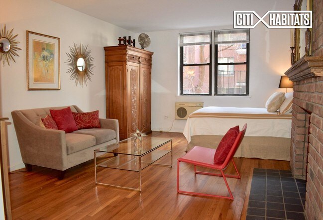 250 W 15th St-Unit -2B in New York, NY - Building Photo - Building Photo