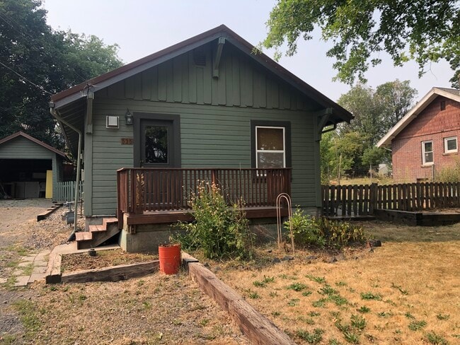 property at 535 SE Side St