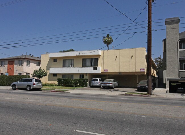 13939 Vanowen St in Van Nuys, CA - Building Photo - Building Photo