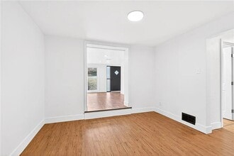 811 Everglade Dr in McKeesport, PA - Building Photo - Building Photo