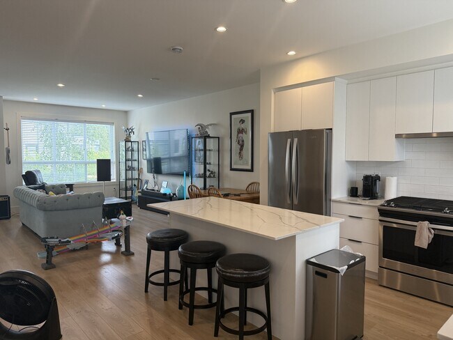 19255 Aloha Dr in Surrey, BC - Building Photo - Building Photo