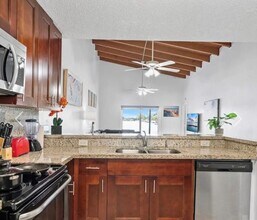 2421 SW 58th Manor in Fort Lauderdale, FL - Building Photo - Building Photo