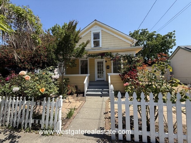 305 4th St in Petaluma, CA - Building Photo - Building Photo