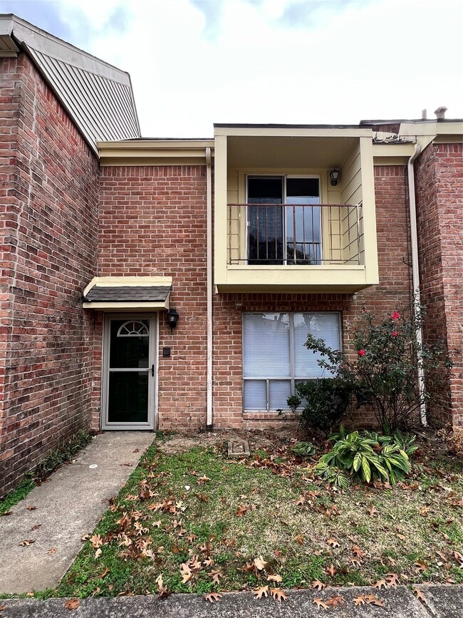 property at 3208 Briar Ct