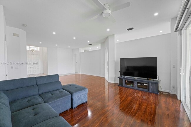 4294 Diamond Terrace in Weston, FL - Building Photo - Building Photo