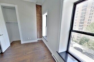 314 E 106th St in New York, NY - Building Photo - Building Photo