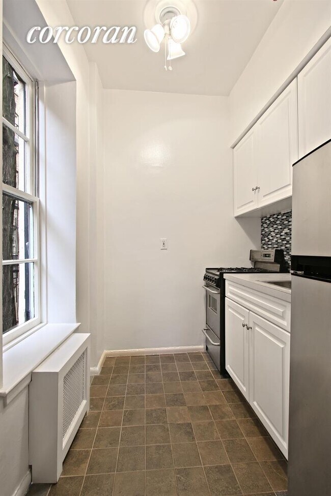 259 W 12th St-Unit -: 2D in New York, NY - Building Photo - Building Photo