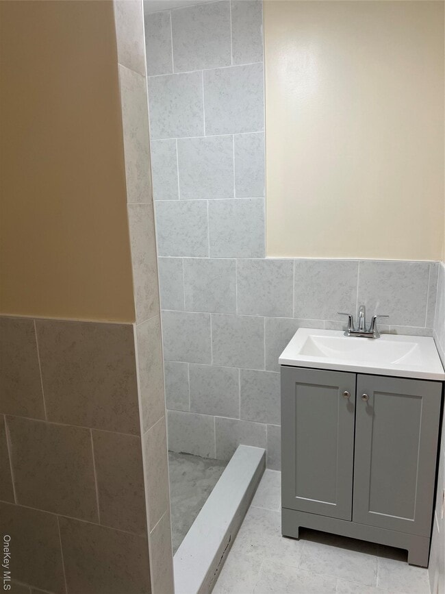 32 Wellington St in Hempstead, NY - Building Photo - Building Photo