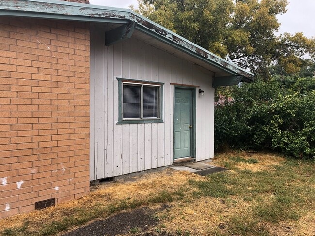 1229 Division St in Klamath Falls, OR - Building Photo - Building Photo