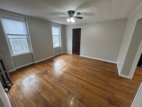 571 Jefferson St, Unit Unit 1 in Dubuque, IA - Building Photo - Building Photo