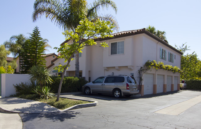 4021 Via Lucero in Santa Barbara, CA - Foto de edificio - Building Photo