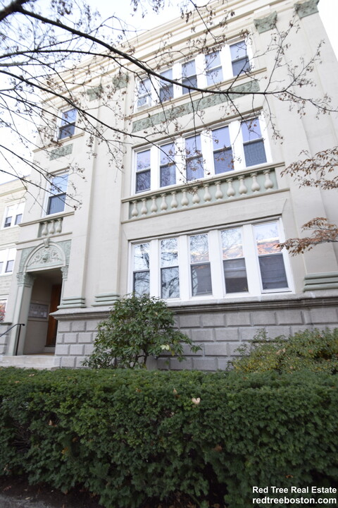54 Egmont St, Unit 1 in Brookline, MA - Foto de edificio
