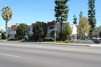 Vose Manor in Van Nuys, CA - Building Photo - Building Photo