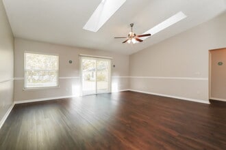 282 Turtle Dove Dr in Orange Park, FL - Building Photo - Building Photo