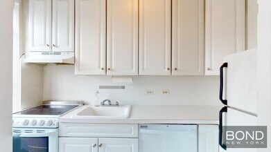 1 Christopher St in New York, NY - Building Photo - Building Photo
