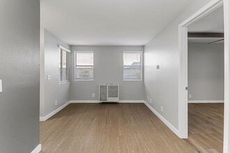 533 E 11th St, Unit 03 in Long Beach, CA - Foto de edificio - Building Photo