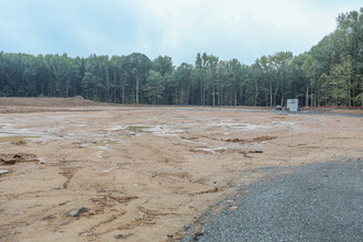 Henderson Apartments in Monmouth Junction, NJ - Building Photo - Building Photo