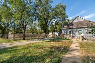 2551 S Laura St in Wichita, KS - Foto de edificio - Building Photo