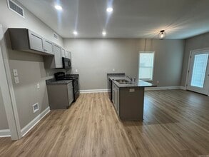 215 N Elm St in Jacksonville, AR - Building Photo - Building Photo