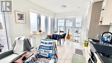 1285 Dupont St in Toronto, ON - Building Photo - Building Photo