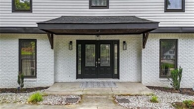 3270 Brookview Dr in Marietta, GA - Building Photo - Building Photo