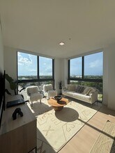 237 NW 31st St, Unit E1 in Miami, FL - Foto de edificio - Building Photo