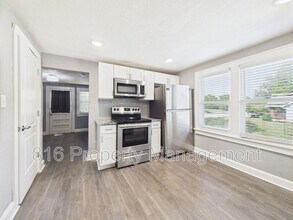 701 W Kansas St in Liberty, MO - Building Photo - Building Photo