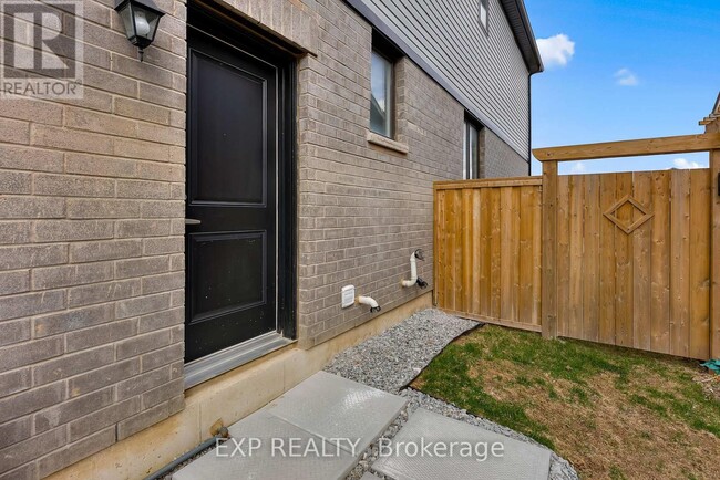 32 Explorer Wy in Thorold, ON - Building Photo - Building Photo