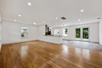 2606 W 48th St in Austin, TX - Foto de edificio - Building Photo
