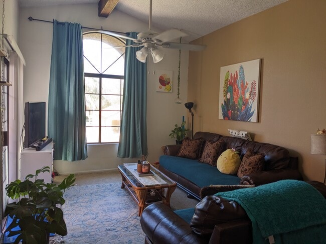 925 N College Ave, Unit D213 in Tempe, AZ - Building Photo - Building Photo