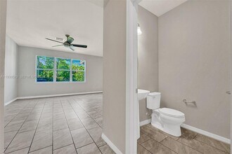 4764 Eucalyptus Dr in Hollywood, FL - Building Photo - Building Photo