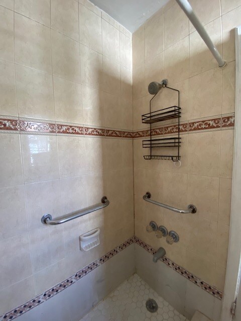 817 81st St, Unit 1 in Miami Beach, FL - Foto de edificio - Building Photo