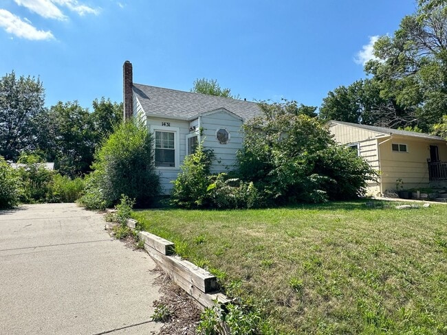 property at 1431 Summit Ave