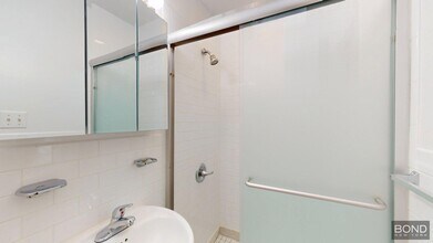 35 E 65th St in New York, NY - Building Photo - Building Photo