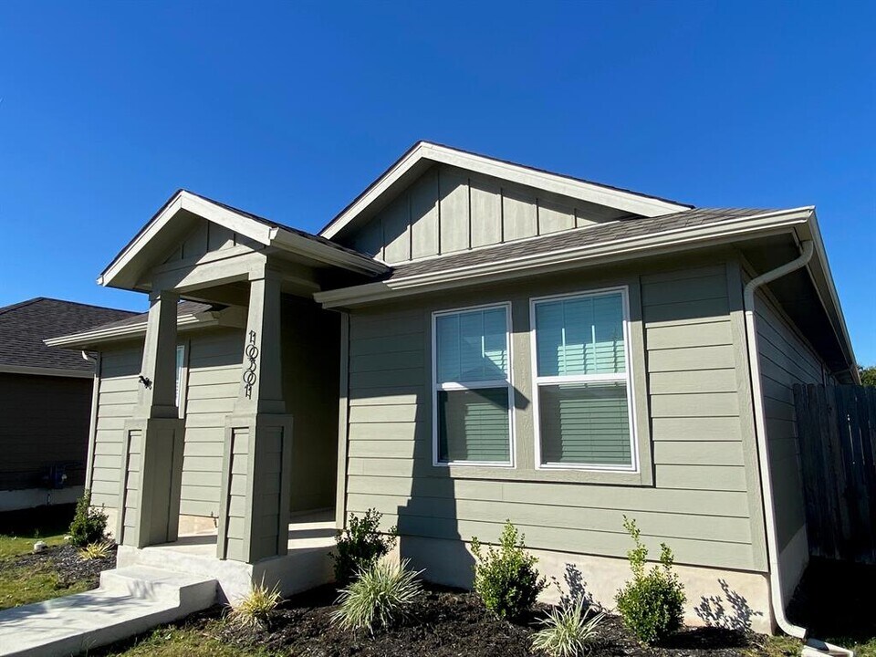10301 Mager Ln in Hutto, TX - Building Photo